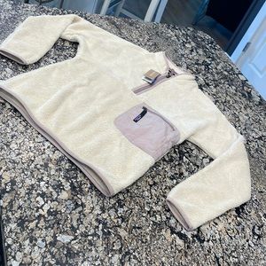 Women’s size S Patagonia half zip retool. NWT